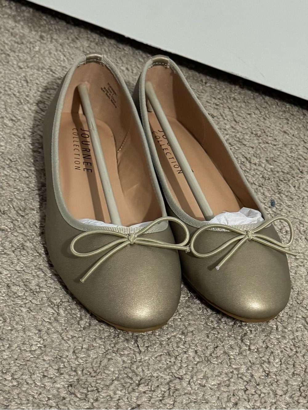 Cute Journee Collection size 7 brushed gold bow top ballet flats shoes new